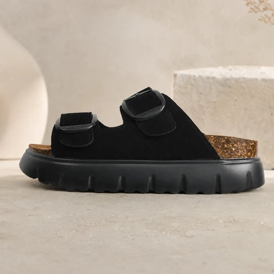 Serena in Black-Platform