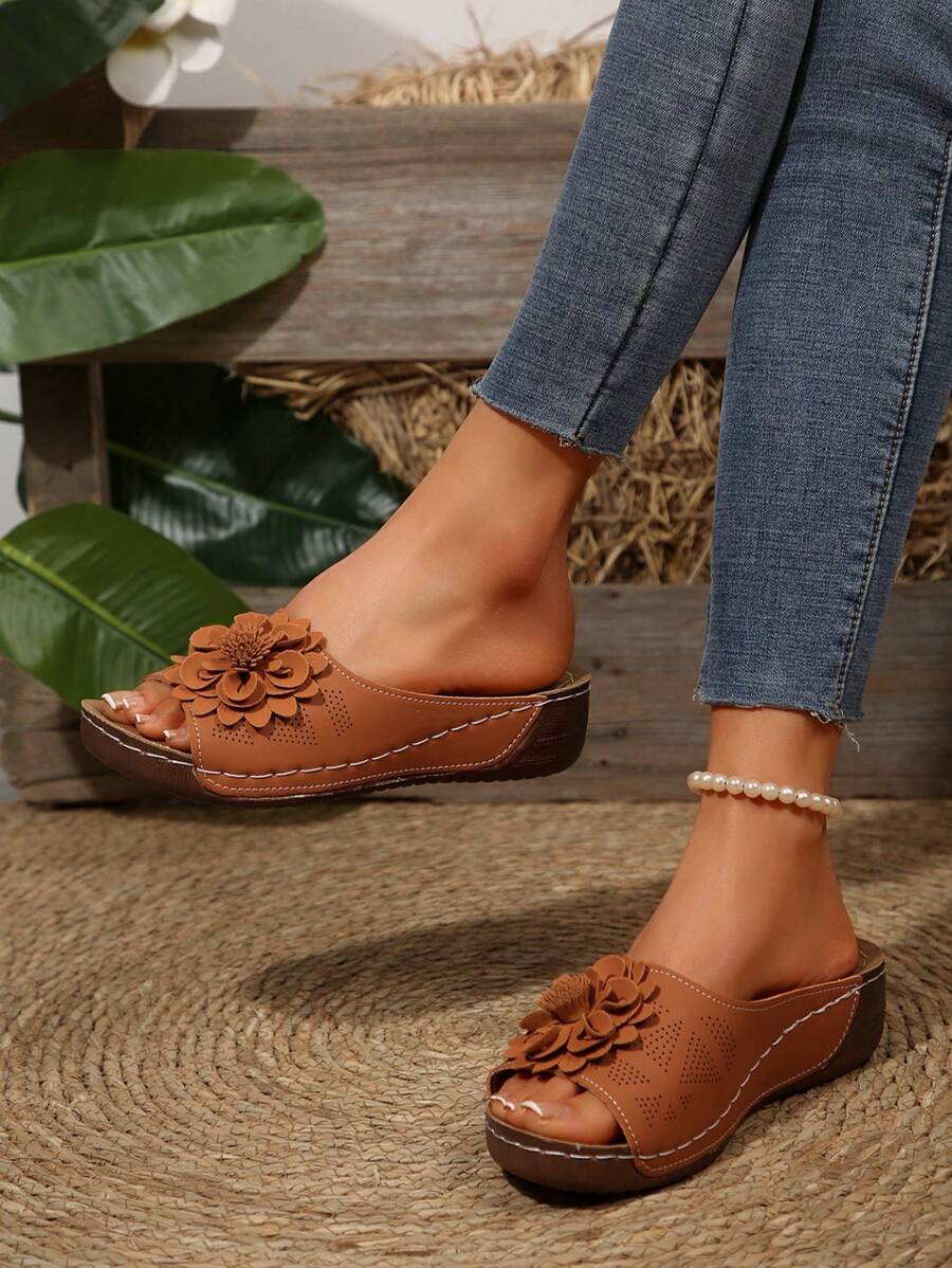 Women's Floral Applique Cutout Comfort Sandals