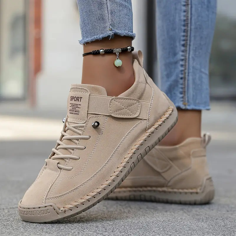 Mia in Beige